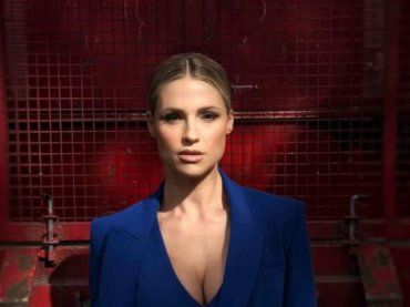 Giornata commovente per Michelle Hunziker: la cerimonia lascia senza fiato la conduttrice – FOTO