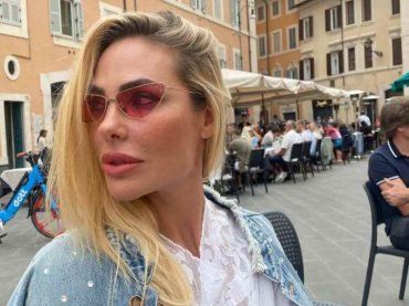 Il compleanno in famiglia di Ilary Blasi, cosa c’era scritto sulla torta