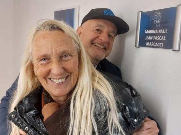 “Se fossi andato in giacca e cravatta, non avrei avuto problemi” Così si difende il docente presentatosi nudo in TV