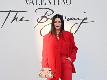 La dolce confessione di Laura Pausini: “Sono stata stregata da un collega. Mi ha conquistata”