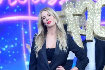 Alessia Marcuzzi, quella volta in cui per colpa del collega rischiò una figuraccia – VIDEO