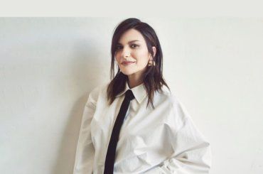 Laura Pausini compie 50 anni, “la cosa essenziale è avvicinarsi alle cose reali”