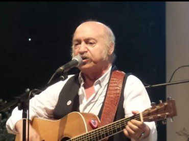 Ricky Gianco non rimpiange il suo addio al famoso artista: “Voleva una corte…”