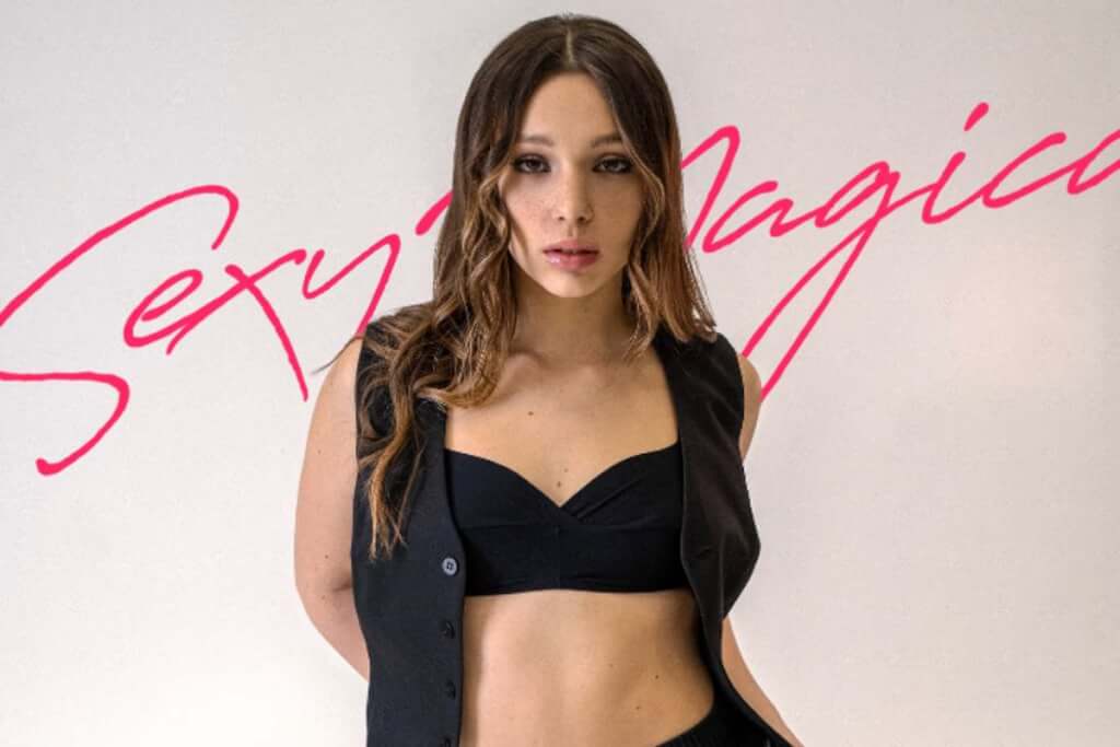Sarah Toscano. Sarah Toscano.