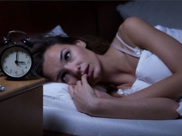 Svegli alle 3:00 di notte? Il mistero dei risvegli notturni e come affrontarli