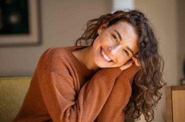 I vestiti migliorano l’umore? È tutto vero! Come sceglierli per essere felici