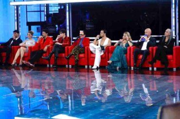 Amici, l’insegnante usa parole di fuoco contro il collega: “Non impicciarti!”