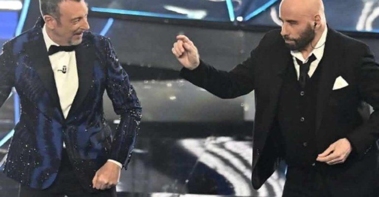 Sanremo, John Travolta torna di nuovo protagonista: la decisione della Rai