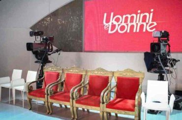 Uomini e Donne, l’ex dama come Chiara Ferragni: “L’ho vietato anche a me” – FOTO