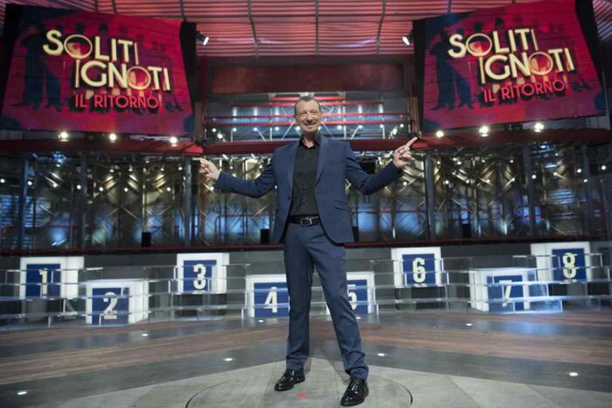 Amadeus a "I Soliti Ignoti" in Rai. Amadeus a "I Soliti Ignoti" in Rai.