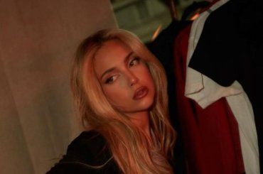 Ana Mena, che bomba! La cantante sfoggia un bikini da urlo – FOTO