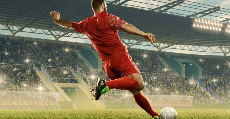 Totti all’Avezzano, Bonolis al Siena, nuovi calciatori in erba