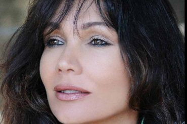 Luisa Corna, per lei il tempo non passa mai: l’artista è uno splendore – FOTO