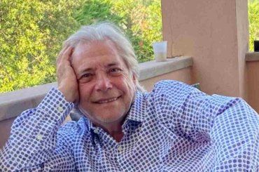 Nino D’Angelo e l’incredibile rivelazione sul collega: “Vieni, tengo na sora scema…”