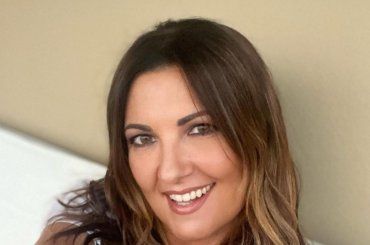 Giovanna Civitillo a spasso per il parco in dolce compagnia: dov’è Amadeus?