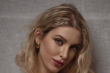 Lucrezia Lando sembra uscita dalle favole:, i fan sono entusiasti: “La classe non è acqua” – FOTO