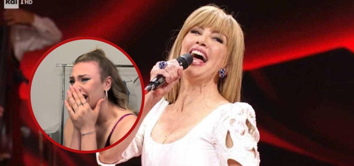 Milly Carlucci a Ballando con le Stelle. Nel cerchio: Sophia Berto.