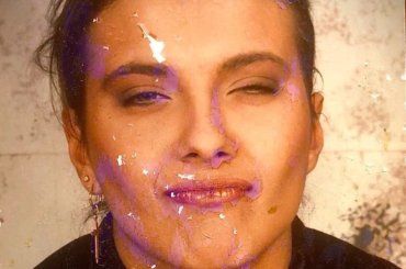 All’epoca poco più che ventenne, oggi è tra i personaggi tv più noti: chi è?