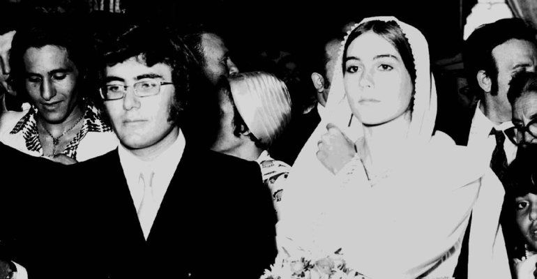 Riconoscete i protagonisti di questa FOTO al mare? Sì, sono proprio loro…