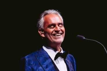 Duetto storico: Andrea Bocelli e la collega incantano i fan con “Vivo per lei”