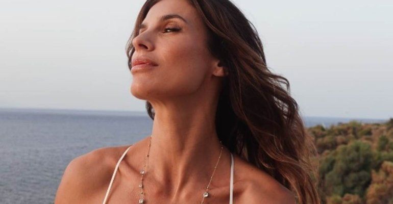 Elisabetta Canalis, primo bikini estivo per l’ex velina, che manda ai matti il web – FOTO