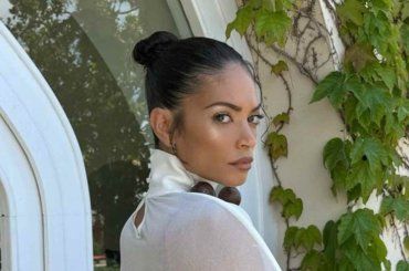 Elodie circondata dai fan: per lei un regalo particolare, ma il posto dove lo ripone scatena i social – VIDEO