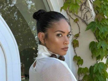 Elodie circondata dai fan: per lei un regalo particolare, ma il posto dove lo ripone scatena i social – VIDEO