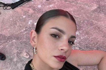 Emma Marrone si gode il mare cristallino e fa una rivelazione. Fan basiti – FOTO