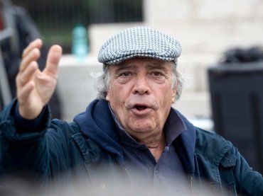 Niente più social, la decisione di Enrico Montesano che lo porta a stare molto meglio con se stesso