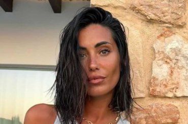Federica Nargi, selfie allo specchio da cardiopalma. I fan: “Illegale” – FOTO