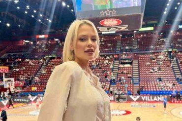 Le Donatella, Giulia è una visione in pizzo: “Quando si è belle…” – VIDEO