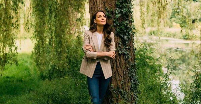 Kate Middleton aggiorna i sudditi: “spero di farcela per l’estate, ma non è ancora finita”