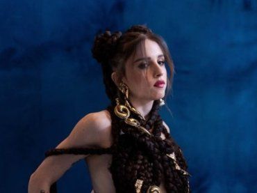 Angelina Mango, che colpo di testa! Cambio look drastico per l’artista – VIDEO