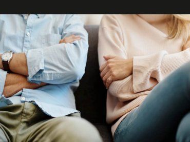 Storie di tradimento: lascia il marito per il vicino di casa e scappa a Barcellona. La psicologa: “grande competenza emotiva”