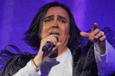 Concerto Renato Zero, due fan a sorpresa nella folla: cos’ha fatto il “Re dei sorcini”