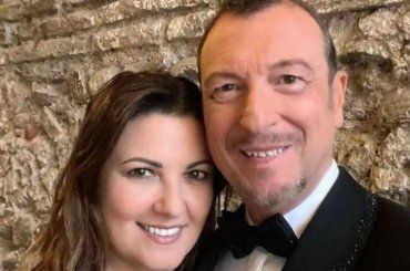 Amadeus e Giovanna in un luogo meraviglioso: ricaricano le pile in vista della prossima stagione tv