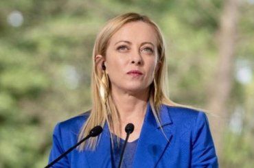 Giorgia Meloni al mare con la piccola Ginevra: le FOTO esclusive