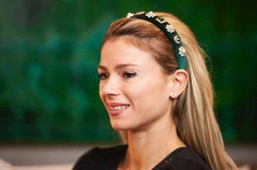 Camila Giorgi e il completo bianco sui social, ma i fan le chiedono di ripensare alla sua scelta