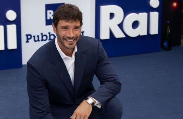 Stefano De Martino carico per Affari Tuoi