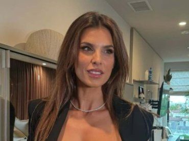 Il fascino di Elisabetta Canalis tra le luci di Los Angeles: le FOTO fanno perdere il fiato
