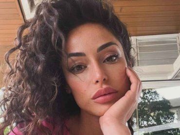 Raffaella Fico chiede aiuto: “Mi dite per favore come…” FOTO