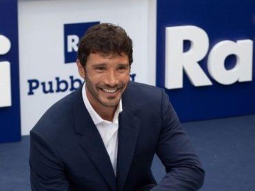 Il dietro le quinte di Affari Tuoi: dove alloggiano i “pacchisti” e come vengono selezionati