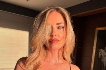 Chiara Ferragni, il pigiama nero è incantevole: tutta in pizzo fa perdere la testa