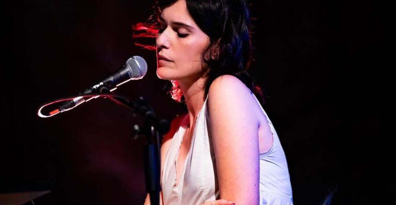 Erica Mou sulla malattia terminale della madre: «Figlia mia non odiarmi se ti dico che ho un cancro»