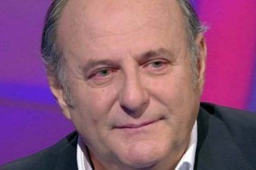 Gerry Scotti commosso per il regalo inaspettato: “Al posto delle i ci ha messo questo” – VIDEO